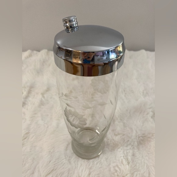 Extra Large Etched Glass Cocktail Shaker with Silver Lid - Picture 2 of 3